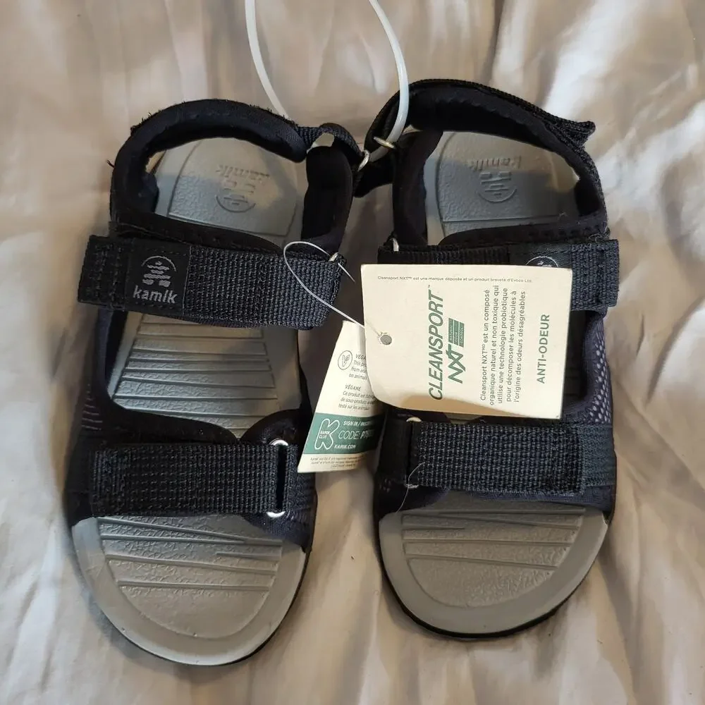 NEW Kamik Jump (Little Kid/Big Kid)  size 11